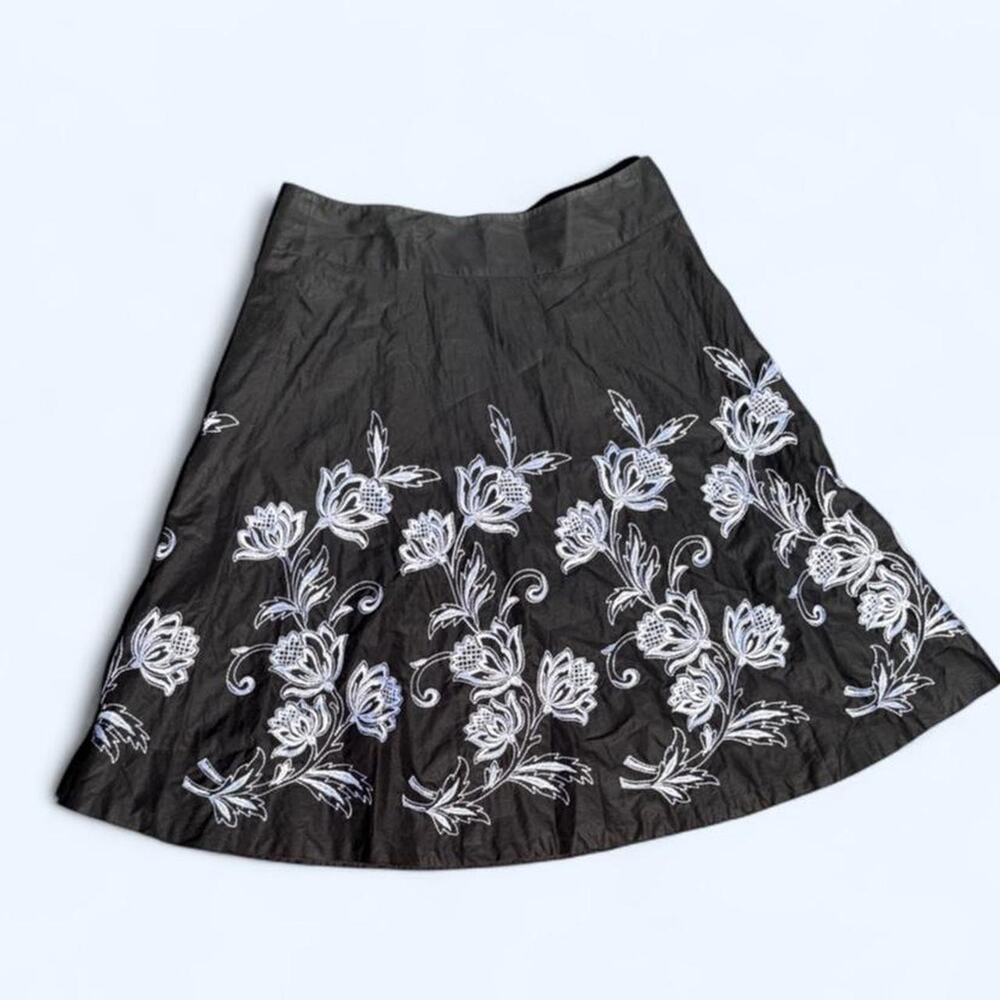 Stunning black a line skirt featuring